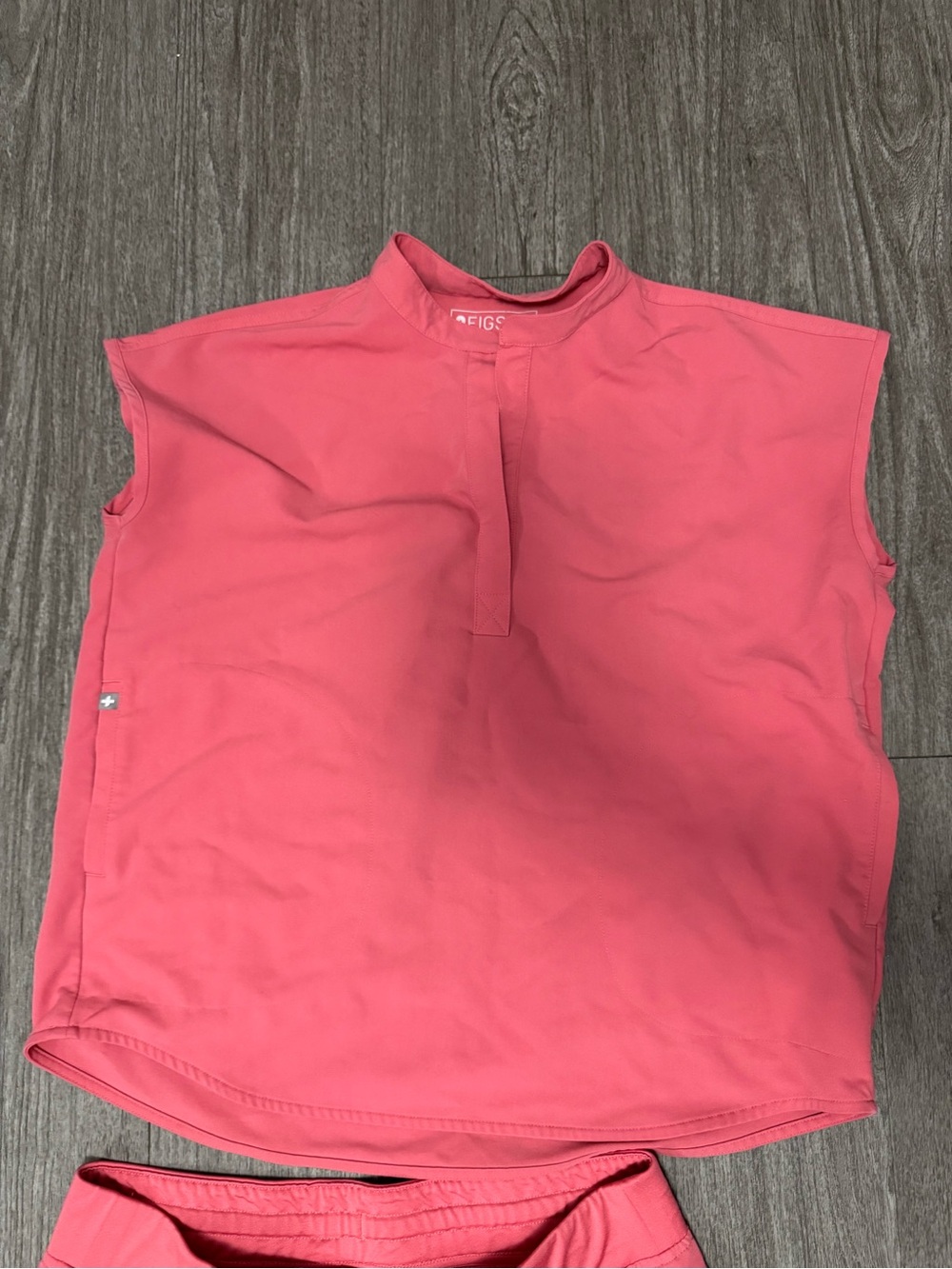 Figs Women's Pink Zamora top and Jogger - Picture 2 of 16